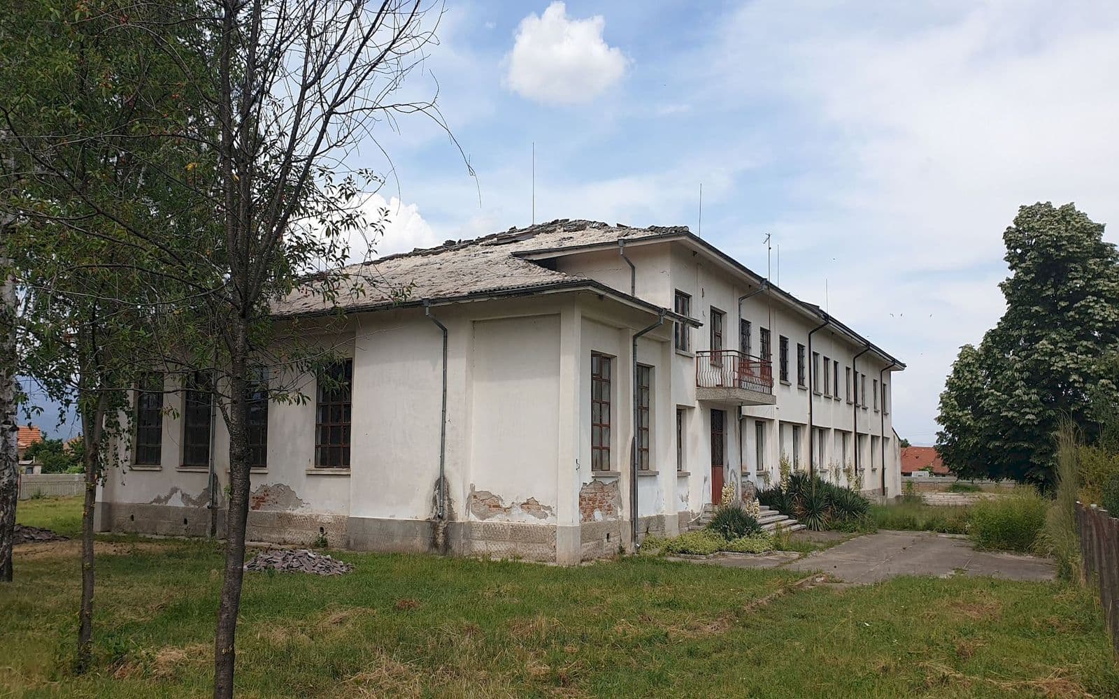 Старата сграда на училището в с. Розово преди ремонта
